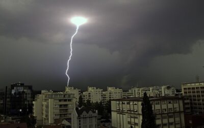 Mi seguro no quiere cubrir por rayo en antena de la comunidad