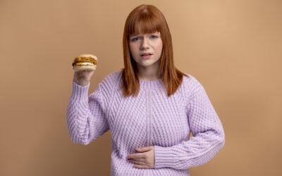 Denuncia a bar por alergia de clienta y el seguro no responde.