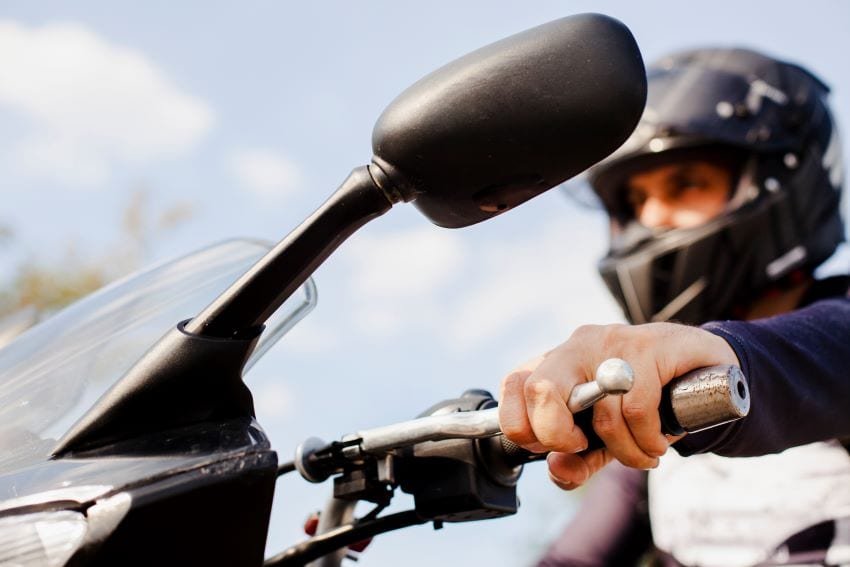 Me caí de la moto y mi seguro no quiere pagar: qué debo hacer.